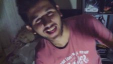 Annesine Anlamsız Şaka Yapıp Azar İşiten Genç