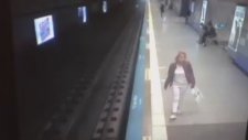 Metro İstasyonunda İntihar Kamerada