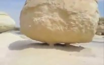 MUALLAK TAŞI SAÇMA SAPAN BİR OLAYDIR BU TAŞ ASLA HAVADA DURMUYOR HERŞEYDE BİR MUCİZE ARAMAYIN