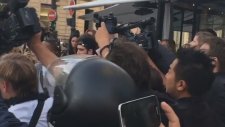 Kim Kardashian'ın Poposunu Öpmeye Çalışan Adam