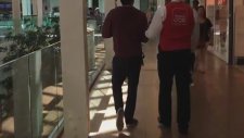 Apple Store'a Girip iPhoneları Parçalayan Psikopat