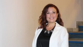 Eliz Avaroğlu - Bir Goncaya Bir Hâre Nigâh Eyledi Bülbül - Fasıl Şarkıları Eliz Avaroğlu - Bir Goncaya Bir Hâre Nigâh Eyledi Bülbül - Fasıl Şarkıları