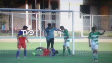 Futbolcunun Suratına Tekme Atan Kaleci