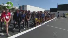 Usain Bolt, James Corden'a Karşı