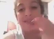 Küçük Çılgın Kızın Anlamsız Makyaj Videosu