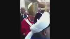 KAFİR NAZIM KIBRISİYİ İFŞA EDİYORUZ KAFİR HAÇLI VATİKAN PAPANIN ELİNİ ÖPÜN DİYOR DİNSİZ MÜRİDLERİNE