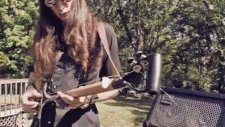 Kürekten Elektro Gitar Yapıp Döktürmek