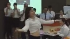 Sınıfta Oryantalin Dibine Vuran Çinli Kız
