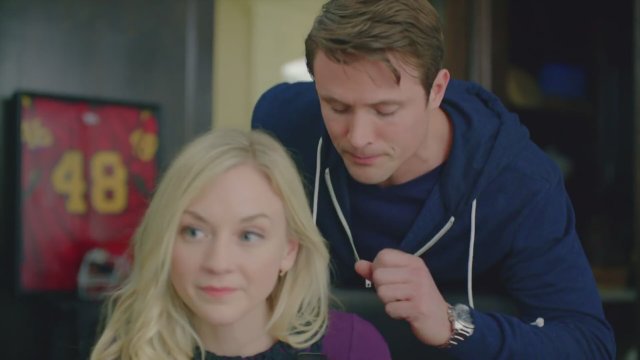 Love on the Sidelines (2016) Fragman