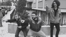 Aleyna Tilki'yi Parmakla Gösteren Semt Çocukları