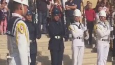 Nöbet Değişiminde Havasını Atan Asker (Anıtkabir)