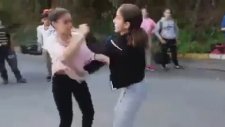 Türk Kızların Bol Küfürlü Kavgası