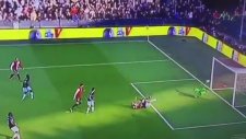 Dirk Kuyt'ın Ajax'a attığı gol