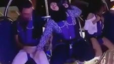 Lunaparkta Korkudan Adamın Penisini Avuçlayan Teyze