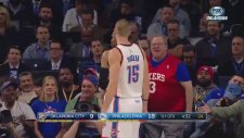 Russell Westbrook'a Orta Parmak Gösteren Philadelphia Taraftarı