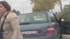Trafikte Dellenip Kadınlara Söven Eleman