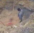 Yüksek Gerilim Hattını Kazma İle Kesen Dayı