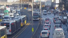 Çırılçıplak Metrobüsün Önüne Atlayan Adam