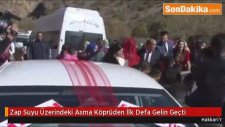 Zap Suyu Üzerindeki Asma Köprüden İlk Defa Gelin Geçti