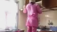 Hunharca Temizlik Yapan Kadın