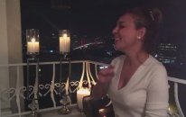 Ziynet Sali - Kimseye Etmem Şikayet (Evde Balkon Kaydı)