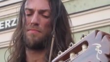 Klasik Gitarı Salya Sümük Ağlatan Adam