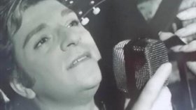 Zeki Müren - Gözlerin Doğuyor Gecelerime Zeki Müren - Gözlerin Doğuyor Gecelerime