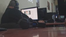 İnternet Kafede Çizgi Film Pornosu İzleyen Dayı