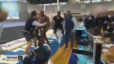 Çılgın Vücut Geliştirici Jüriye Yumruk Attı