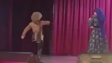 Çeçen Dansçı Sahnede Hayatını Kaybetti