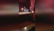 Çeçen Sanatçı Sahnede Hayatını Kaybetti