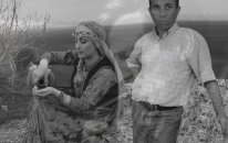 Bayram Aracı - Başına Bağlamış Karalı Yazma