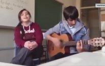 Türk Gizli Çekim Amatör Liseli Kız Süper Ses Ve Şarkı Kesinlikle Dinleyin