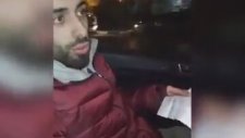 Mağazanın Önünde Televizyonu Parçalayan Adam