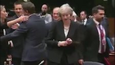 İngiltere Başbakanı Theresa May'in Zor Anları!