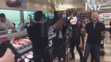 Metallica'dan Markette Enter Sandman Coşkusu