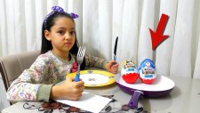 Dev Kinder Sürpriz Maxi Yumurtalarını Bakın Nasıl Açtık | Komedi Çocuk Videosu