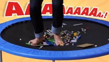 Lego Dolu Trambolinde Zıpladık - Acı Veren Kapışma
