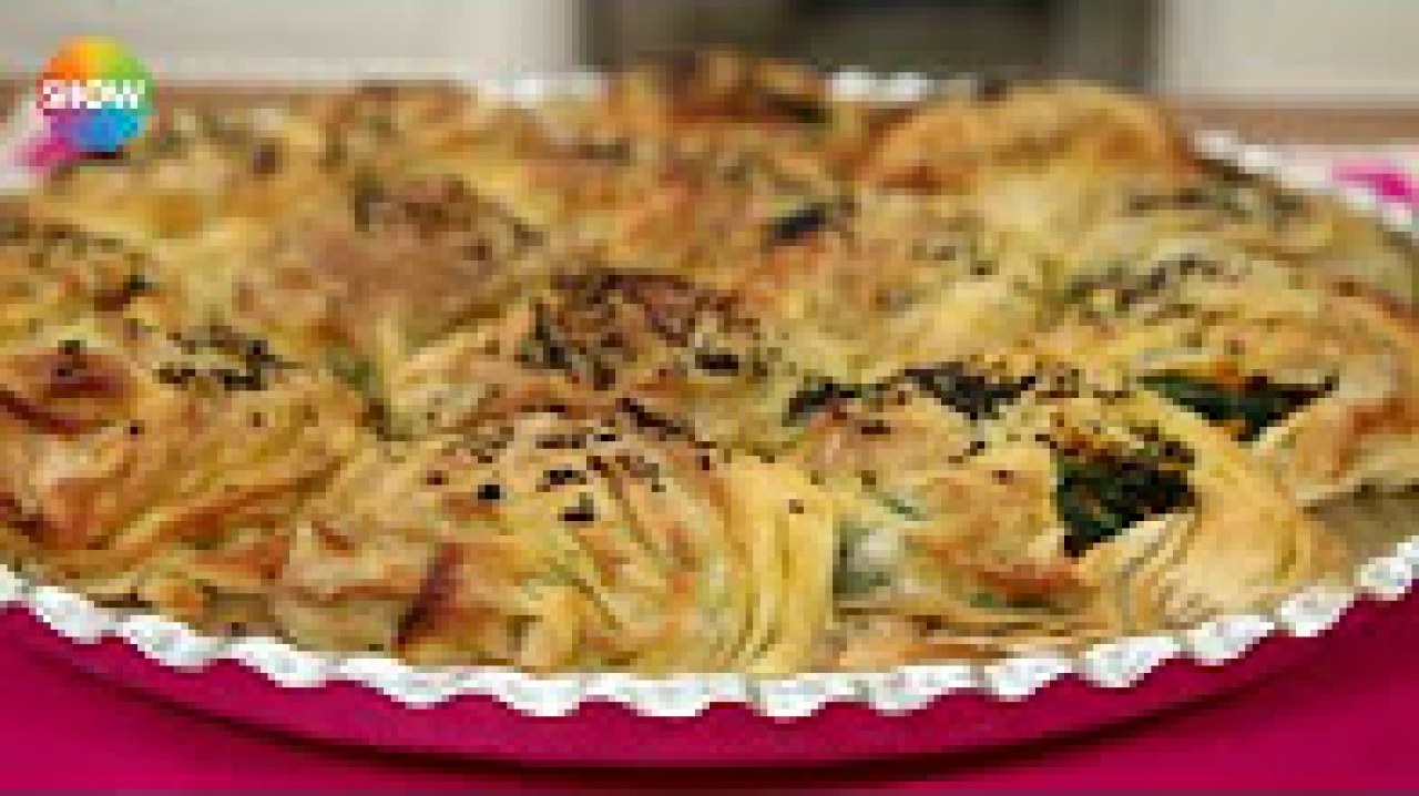 ISPANAKLI HAVUÇLU EV YAPIMI ERİŞTE TARİFİ ISPANAKLI HAVUÇLU EV YAPIMI ERİŞTE TARİFİ
