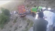 Düşmek Üzere Olan Tır Dorsesini Kurtaran Usta Şoför