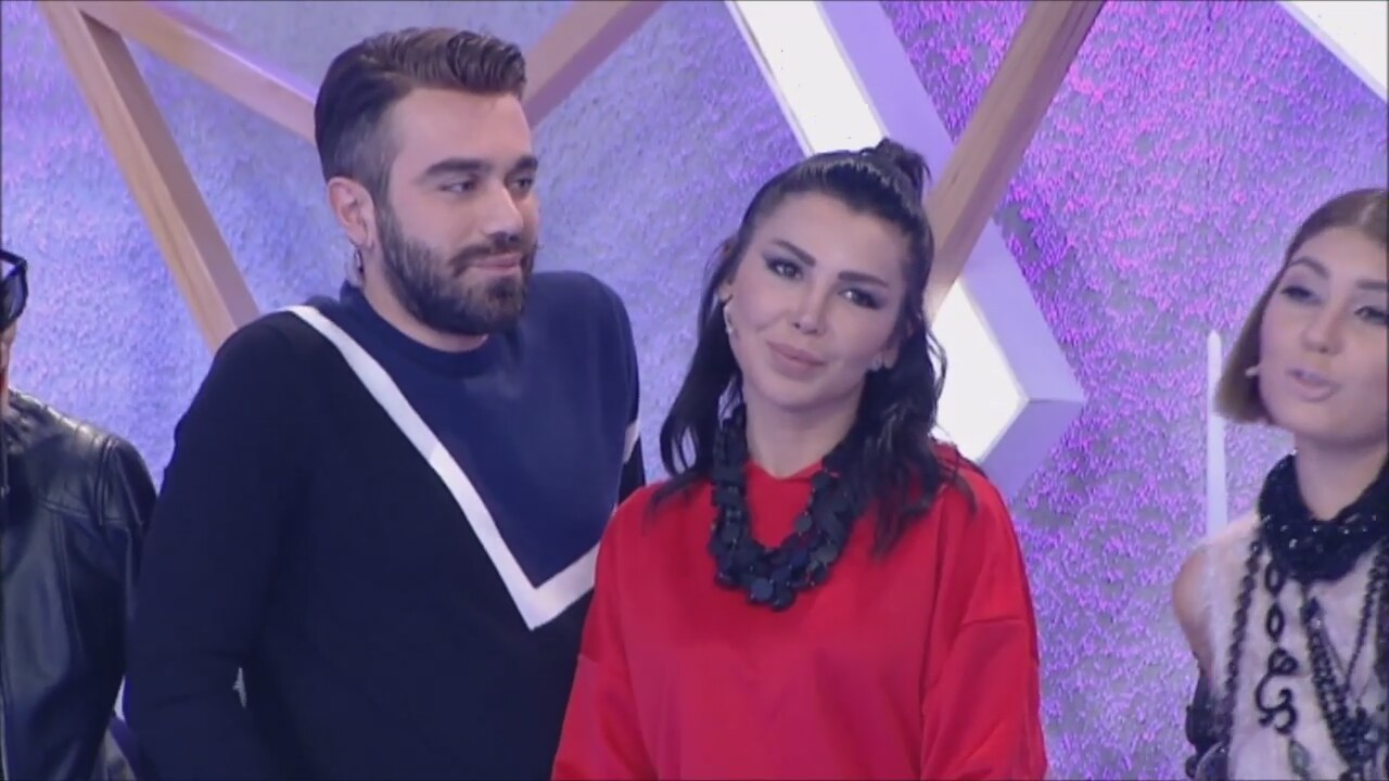 Kemal Aleyna’nın telefonunu istiyor Kemal Aleyna’nın telefonunu istiyor