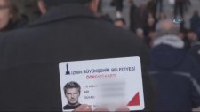 Öğrenci Kartında Beckham'ın Fotoğrafı Olan Üniversiteli