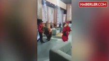 Rus Sunucu Yayın Sırasında Okşamak İstediği Ayının Saldırısına Uğradı