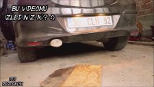Arabasının Motora Efes Pilsen Bira Döken Adam