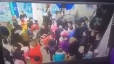 44 Çocuğu Ölümüne Yürüyen Merdivenden İndirmek
