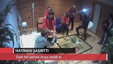 Kadın Hayranı Öyle Bir Yerine İmza İsteyince Soğuk Terler Döktü