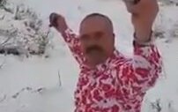 Kar Üstünde Şalvarı İle Döktüren Zilli Dayı