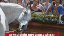 Sahibinin Cenazesinde Ağlayan At