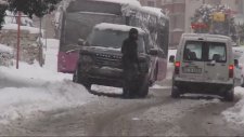 Sürücülerin Buzlu Yollarla İmtihanı