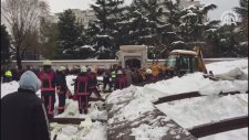 Kar Biriken Tente Cemaatin Üzerine Çöktü